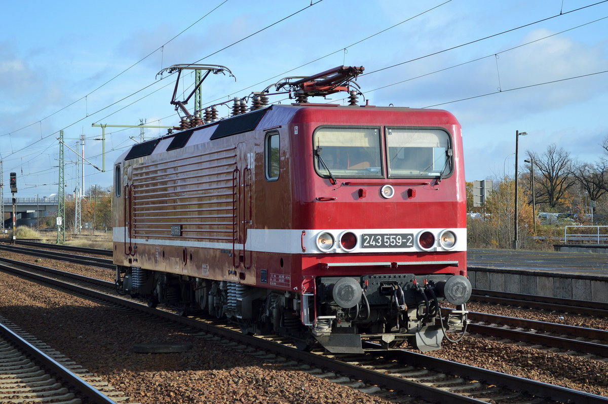 DeltaRail 243 559-2 (143 559-3 ) am 20.11.17 Bf. Flughafen Berlin-Schönefeld.