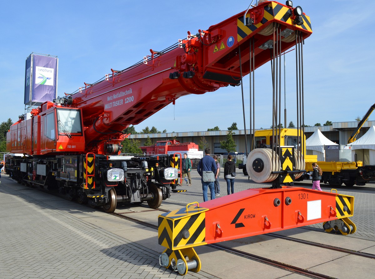 Den MULTITASKER 1200 der Fa. KIROW ARDELT GmbH für die DB NETZ NOTFALLTECHNIK sah ich auf er Inno Trans Berlin erneut, nachdem ich ihn im Frühjahr 2014 schon an seinem Stützpunkt in Fulda abgelichtet hatte, 28.09.14