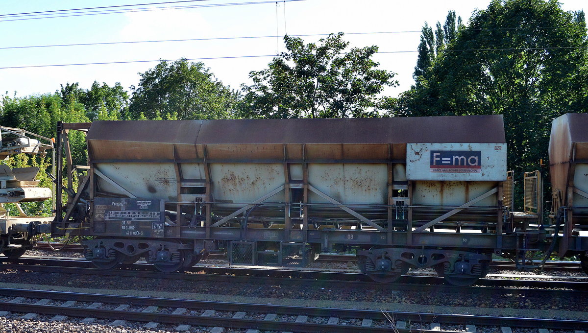 Der Anfangswagen von einem der ehemaligen französischen Schüttgutförderzügen der HHPI mit der Registrierung 37 RIV 80 D-HHPI 6911 000-5 Faeeprrs 911 am 09.08.16 Berlin Grünau.