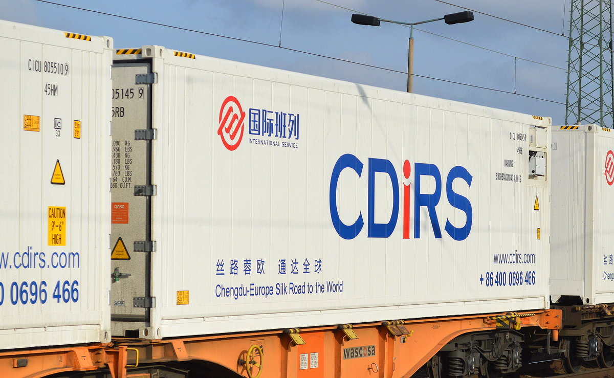 Der Chengdu-Tilburg-Rotterdam-Express wird von den Gesellschaften CDiRS (China) und RailPortbrabant (Niederlande) betrieben, hier einer von meheren Containern am 26.01.17 Bf. Flughafen Berlin-Schönefeld. 
