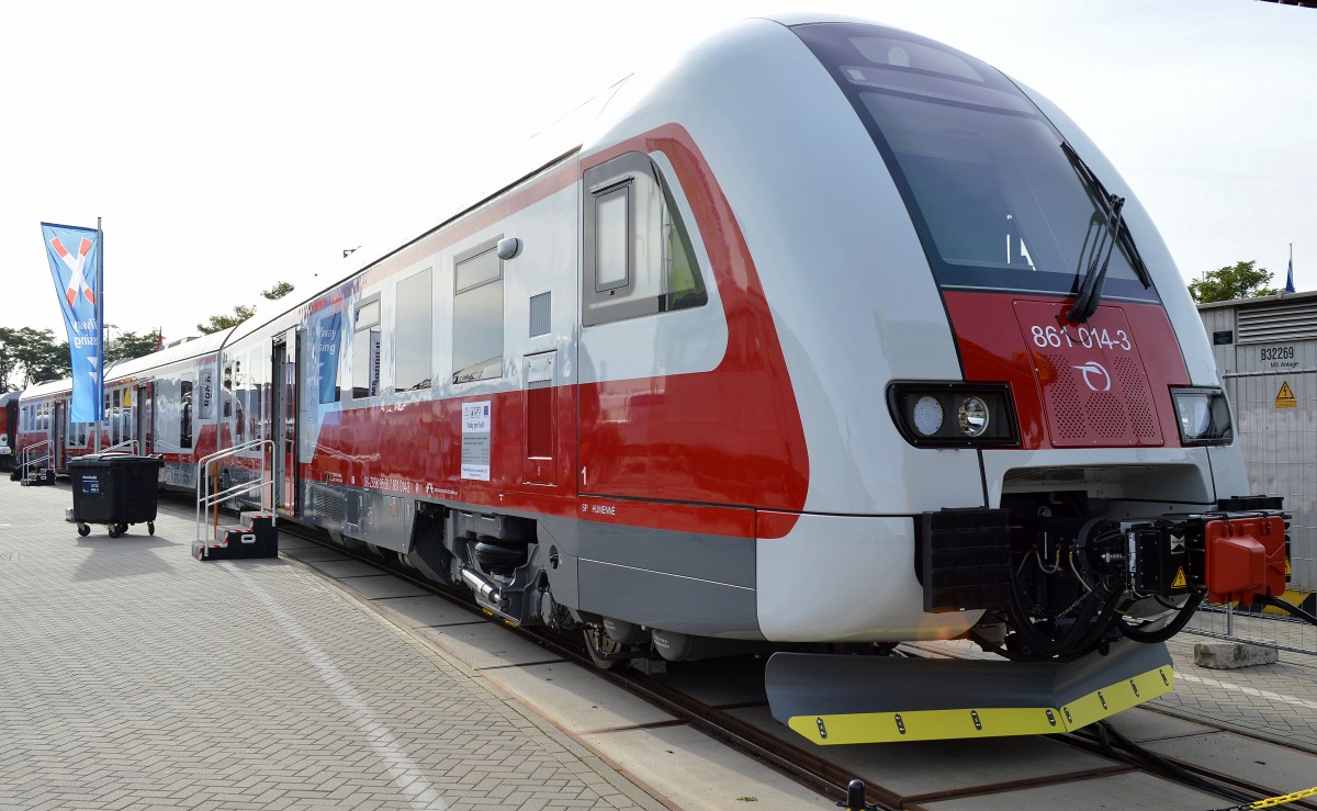 Der Dieseltriebzug REGIOMOVER der Fa. Zos Vrutky a.s aus der Slovakei für die slovakische ZSSK mit der Nr. SK-ZSSK 95 56 7 861 014-3 auf der Inno Trans Berlin, 24.09.14