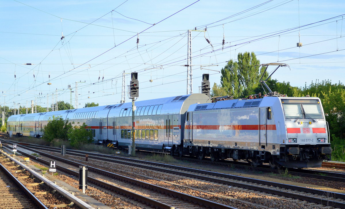 Der IC 2431 nach Cottbus mit 146 577-2 als Schublok am 07.08.16 Berlin-Grünau Richtung Königs-Wusterhausen.