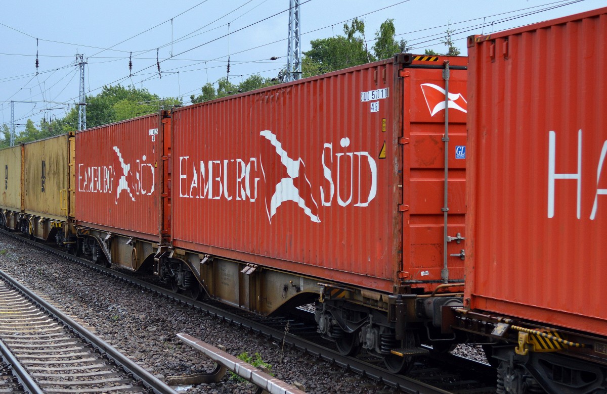 Der Klassiker, die typischen HAMBURG SÜD Container am 13.07.15 Berlin Hirschgarten.