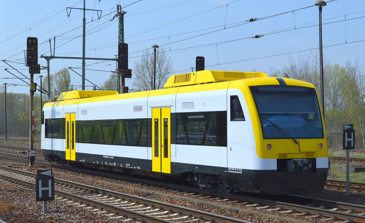 Der Nachschuss von RS1 SWEG (650 588-6) am 24.04.15 Bhf. Flughafen Berlin-Schönefeld.
