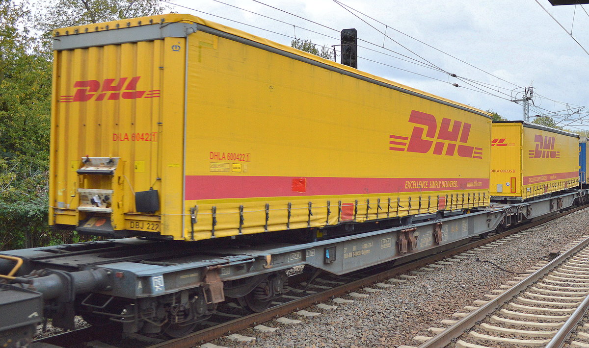 DHL Auflieger am 07.10.16 auf einem KLV-Zug Berlin-Hohenschönhausen.