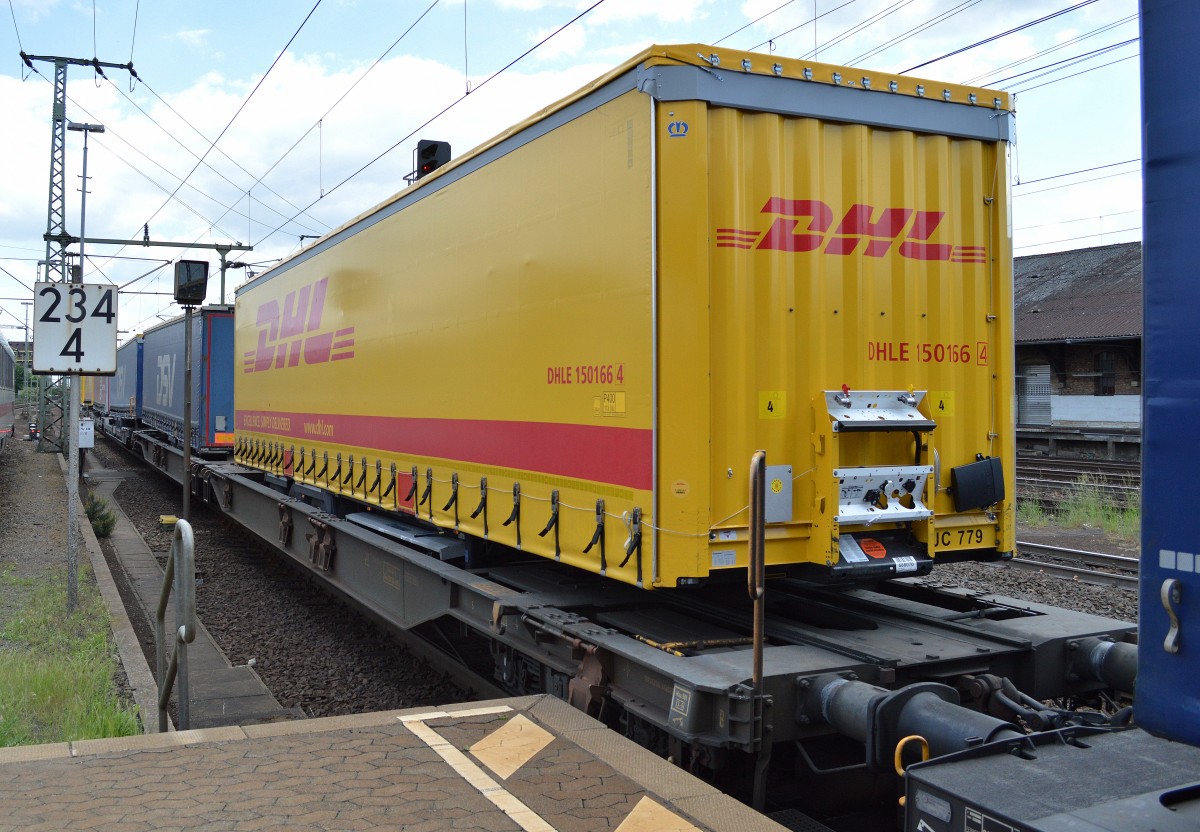 DHL-Auflieger am 31.05.14 Bhf. Fulda.