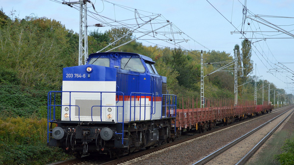 Die Alstom Mietlok 203 764-6 [NVR-Nummer: 92 80 1203 165-6 D-ALS] letzter Stand an MEG vermietet? (nicht mehr aktuell vermute ich) mit einigen Drehgestell-Flachwagen am 22.09.17 Berlin-Hohenschönhausen.