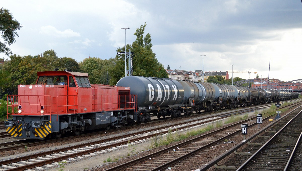 Die CTD 275 111-3 holt einen Kesselwagenzug am Gbf. Berlin-Neukölln ab, 15.09.15