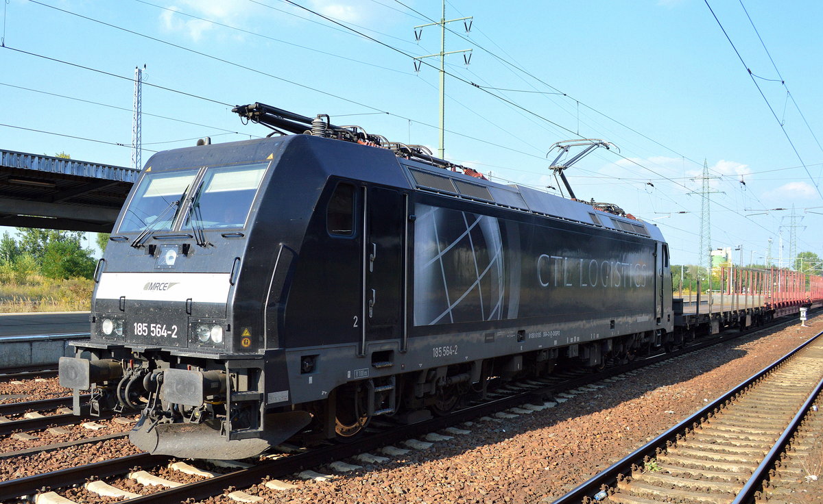 Die CTL mit ihrer MRCE Lok 185 564-2 und einem Güterzug Drehgestell-Flachwagen (leer) am 13.09.16 Durchfahrt Bf. Flughafen Berlin-Schönefeld.