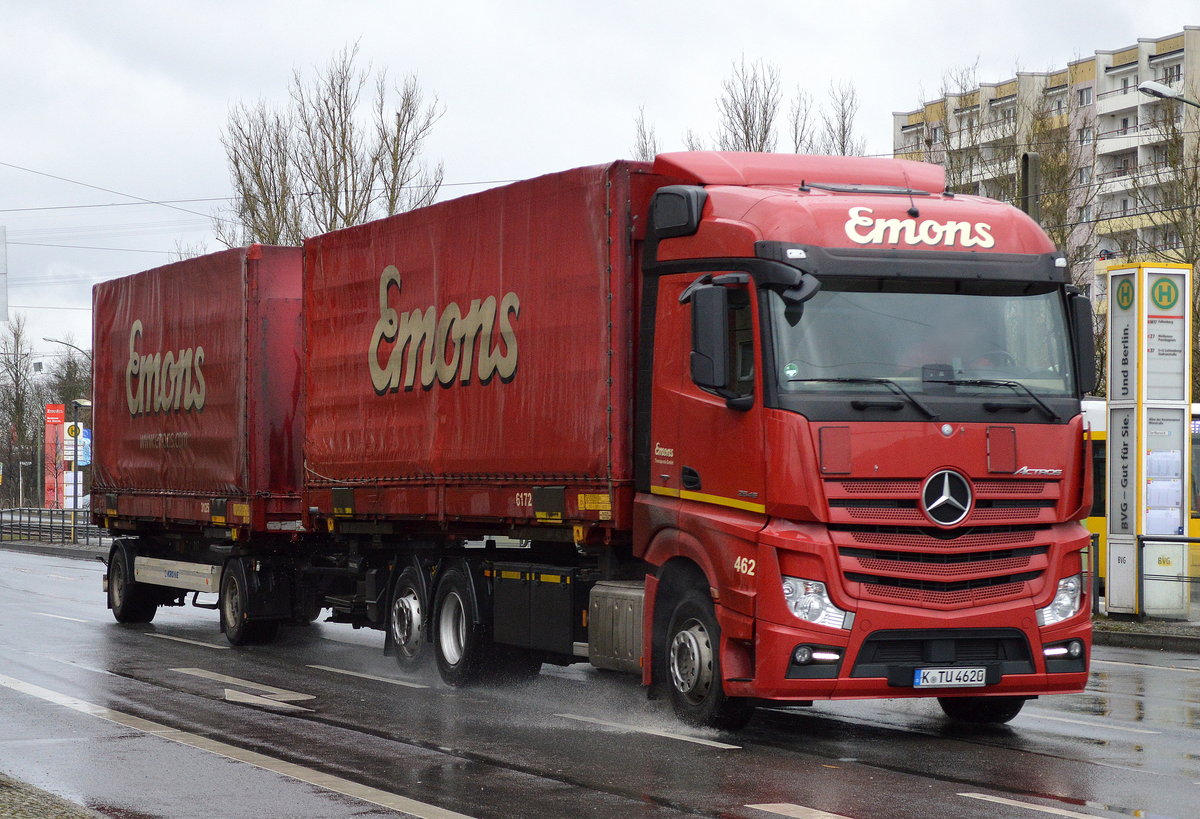 Die Fa. Emons Transport GmbH mit einem MB ACTROS 2545 Hängerzug am 22.02.17 Berlin-Marzahn.