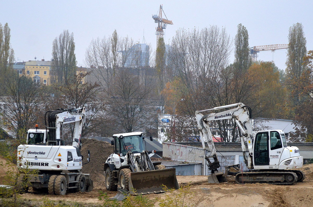 Die Fa. Hentschke mit dre Baumschinen (Bagger + Radlader), 11.11.16 Großbaustelle Berlin Ostkreuz