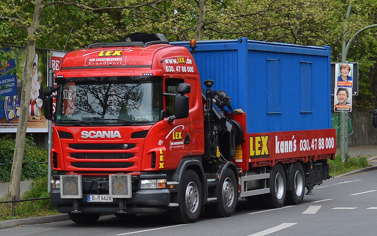 Die Fa. LEX mit einem gewaltigen SCANIA LKW (Selbstlader) mit Baucontainer beladen am 22.04.14 Berlin-Pankow.