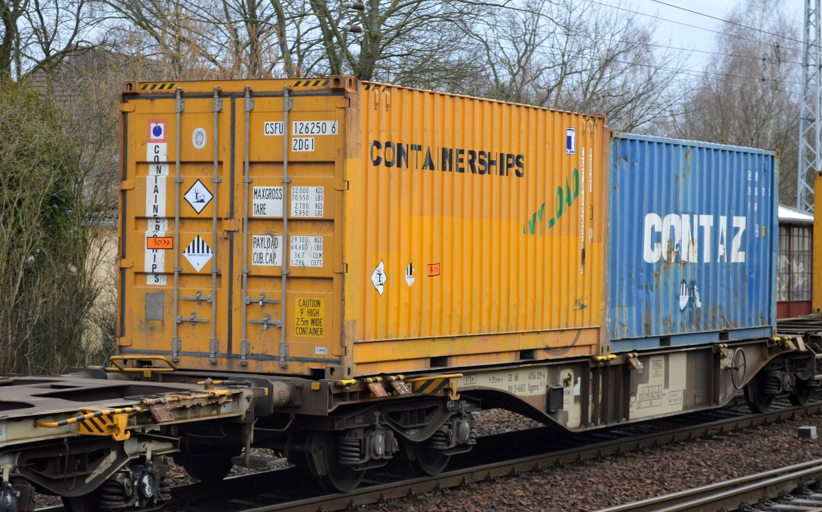 Die finnische Fa.Containerships Ltd Oy mit einem ihrer gelben Container und daneben vom britischen Unternehmen Contaz Lines Ltd. ein blauer Container am 25.02.16 Berlin-Hirschgarten.