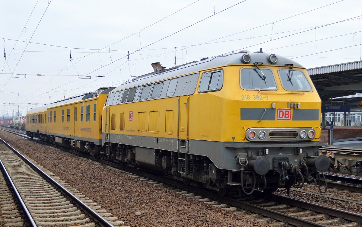 Die ganze Woche schon bei uns im Nordosten im Einsatz, der Schienenprüfzug 1 angeschoben von 218 392-9 der DB Netz Instandhaltung am 18.02.16 Durchfahrt Bhf. Flughafen Berlin-Schönefeld.