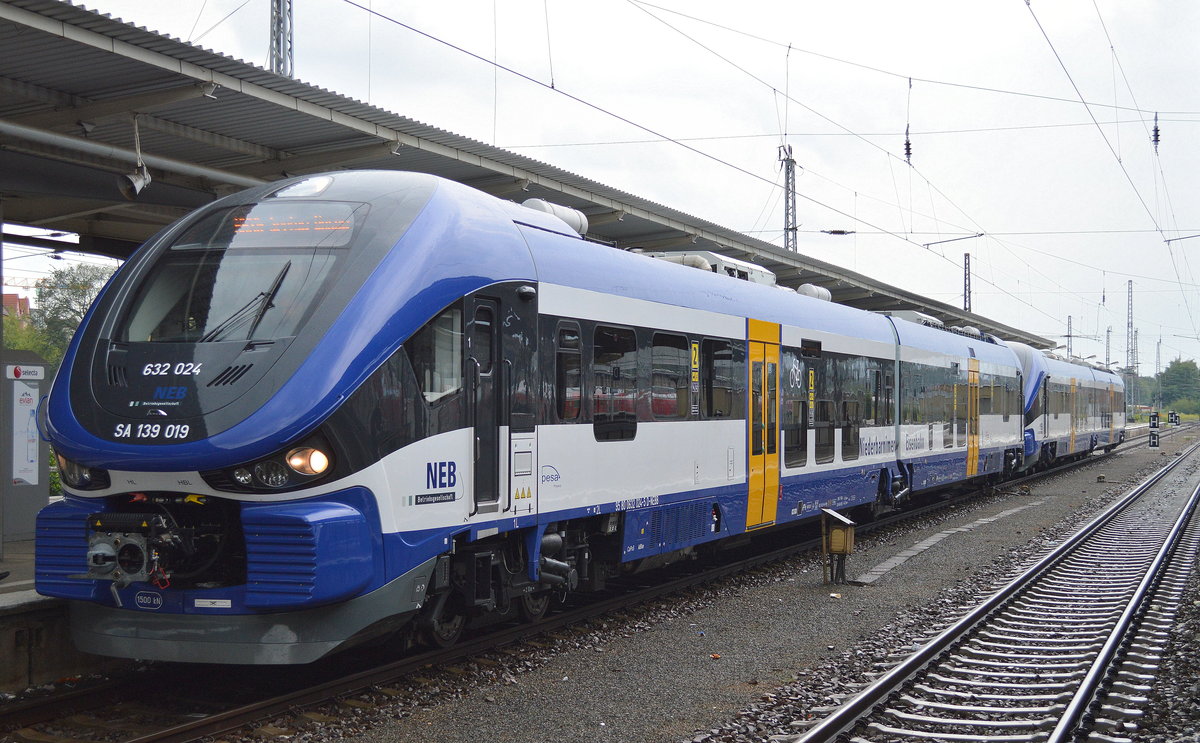 Die NEB abfahrbereit mit zwei Triebzügen von ihrer PESA Link Flotte als RB26 im Moment nur bis Seelow-Gusow (bis Polen geht es dann im Bus-Ersatzverkehr). Es handelt sich um 632 024 + 632 026 am 05.08.16 Bf. Berlin-Lichtenberg.