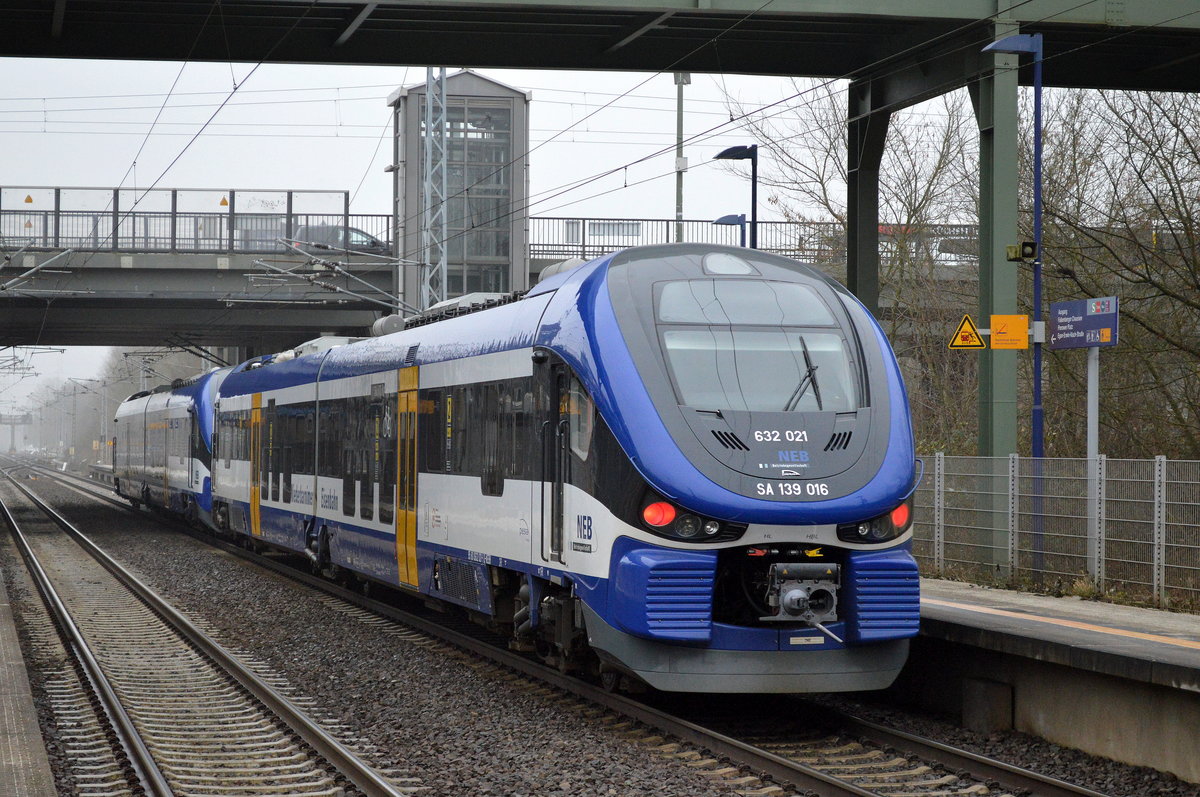 Die NEB fährt zur Bereitstellung der beiden Triebzüge zum Bhf. Berlin-Lichtenberg, es handelt sich um 632 526/SA 139 021 + 632 021/SA 139 016 am 24.01.17 Durchfahrt Bf. Berlin-Hohenschönhausen. 