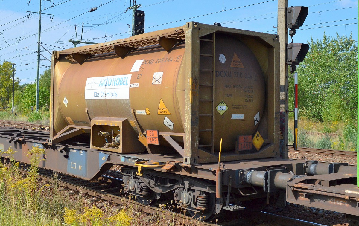 Die niederländische fA. AKZO NOBEL (Eka Chemicals) mit Kesselcontainer für lt. UN-Nr. 50/1495 den transport von Natriumchlorat, 03.09.14 Bhf. Flughafen Berlin-Schönefeld.