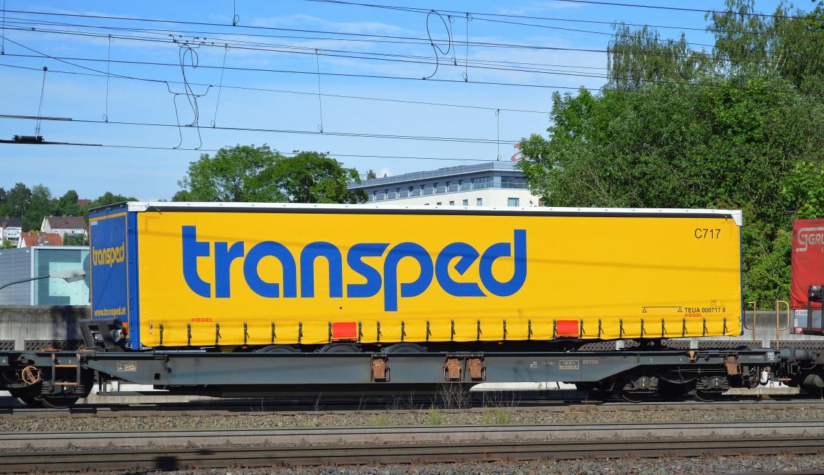 Die österreichische Sped. Gruppe transped mit LKW-Auflieger am 23.05.14 Bhf. Fulda.