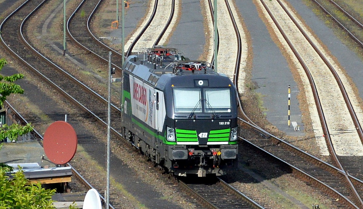 Die von OHE angemietete Vectron 193 219 stand heute pausierend im Berliner Westhafen abgestellt, 11.05.15 Berlin-Putlitzbrücke.