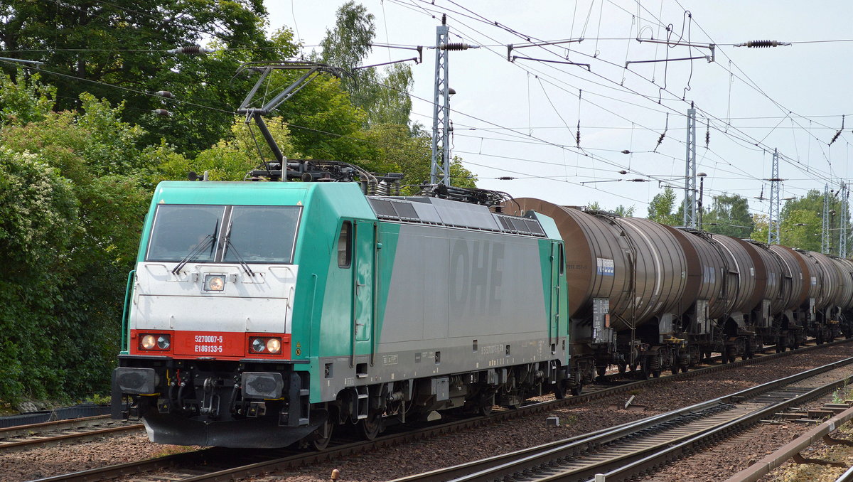 Die polnische Transchem Sp. z o.o mit der angemieteten 5 270 007-5/E186 133-5 mit Kesselwagenzug (Benzol) am 08.08.17 Berlin-Hirschgarten 