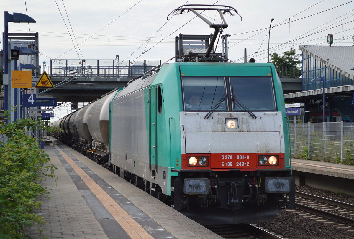 Die polnische Transchem Sp. z o.o mit der 5 270 001-8/E 1876 243-2 und einem Ganzzug Staubgutwagen am 10.08.17 Durchfahrt Bf. Berlin-Hohenschönhausen.