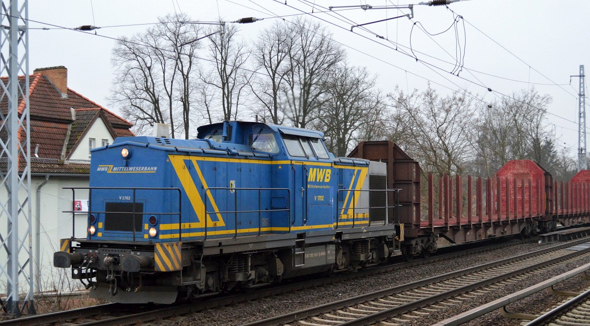 Die von der Rennsteigbahn angemietete MWB Lok V 1702 (203 103-7) mit Leerzug Rungenwagen für Holztransporte Richtung Bernau am 22.01.15 Berlin-Karow.