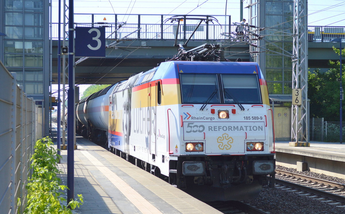 Die RHC 185 589-9  500 REFORMATION/MARTIN LUTHER  mit Kesselwagenzug (leer) Richtung Stendell am 19.05.17 Durchfahrt Berlin-Hohenschönhausen.