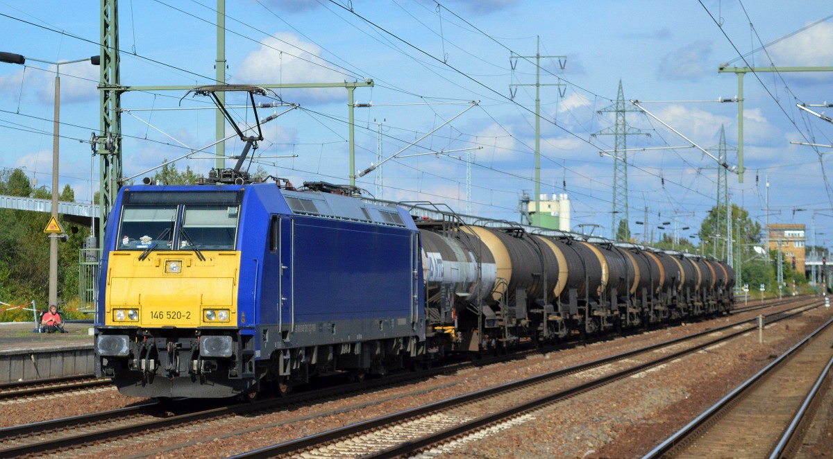 Die Transdev Regio GmbH mit 146 520-2 mit einem Kesselwagenzug (geschmolzenes Schwefel) am 25.09.15 Durchfahrt Bhf. Flughafen Berlin-Schönefeld.