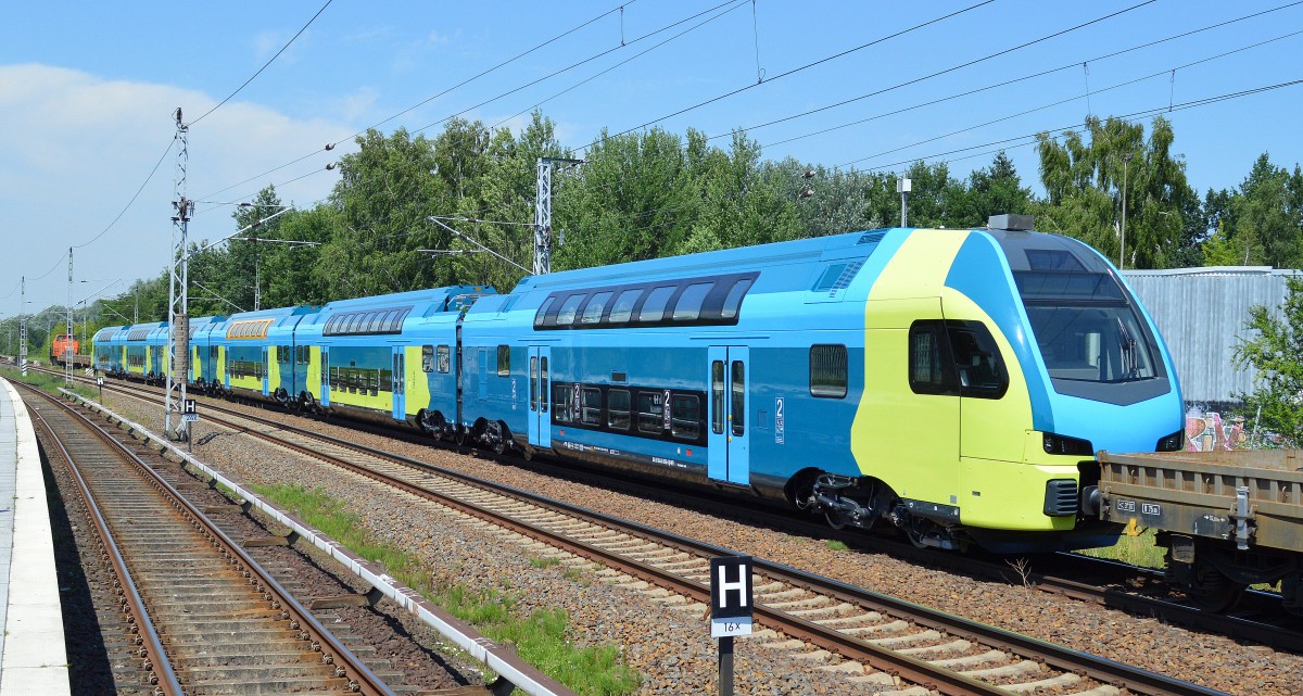 Die Überführung übernahm wie so oft die hvle (V160.3) ab Berlin (Stadler Werk Berlin-Pankow), hier nochmal der Nachschuss dieser sechsteiligen STADLER-KISS Version für die WestfalenBahn GmbH am 03.07.15 Mühlenbeck/Mönchmühle bei Berlin.