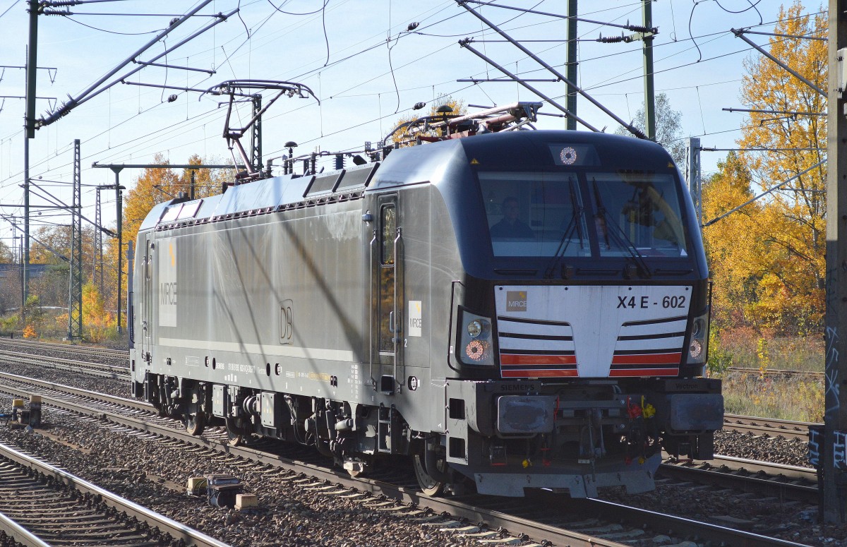 Diese MRCE Siemens Vectron X4 E - 602 (193 602-0) ist seit Juni 2015 in Diensten von DB Schenker Rail unterwegs heute am 26.02.15 Durchfahrt Bhf. Flughafen Berlin-Schönefeld.