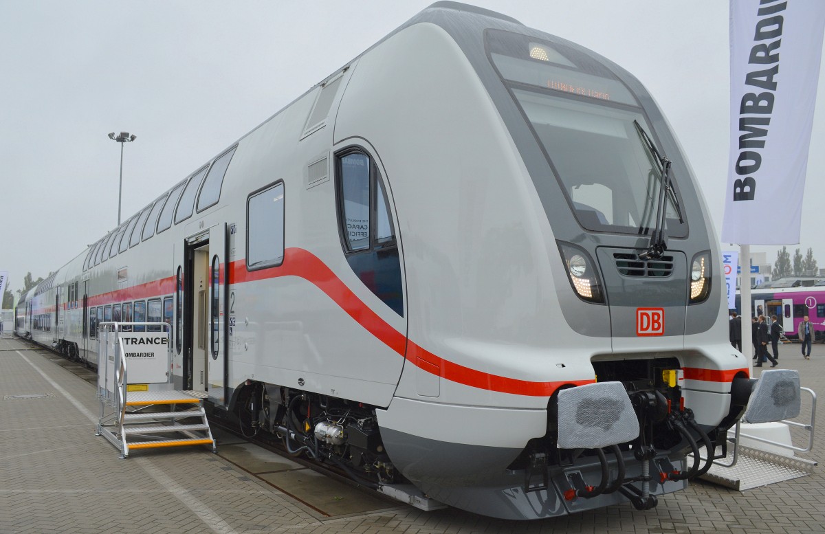 Diese Weltpremiere ist in meinen Augen die Inno Trans Enttäuschung Nr.1, der Bombardier TWINDEXX Vario-Doppelstockzug für die DB im zukünftigen Fernverkehr ist wahrlich echter DB-Standard,von außen unspektakulär innen zweckmäßig weder schick noch sonderlich bequem, aber was soll man schon von einem Unternehmen erwarten bei dem man nur im Preisniveau Spitzenplätze einnimmt. Peinlich wenn man so manche andere selbst von Bombardier gefertigte Züge für andere europäischen Länder auf der Inno Trans 2014 bewundern kann, 26.09.14