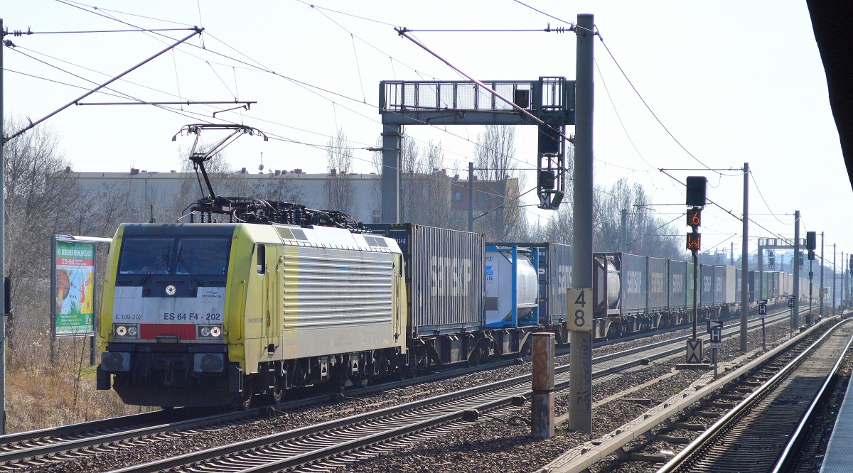 Diesmal sogar erst am späten Nachmittag, ERSR mit E 189-202 und dem Poznan-Shuttle vorbei in Berlin-Pankow am 09.04.15