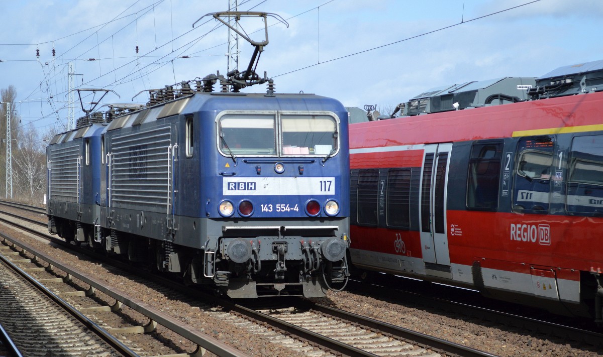 Doppelgespann RBH 117/143 554-4 + RBH 112/143 638-5 am 01.01.15 Berlin-Karow.