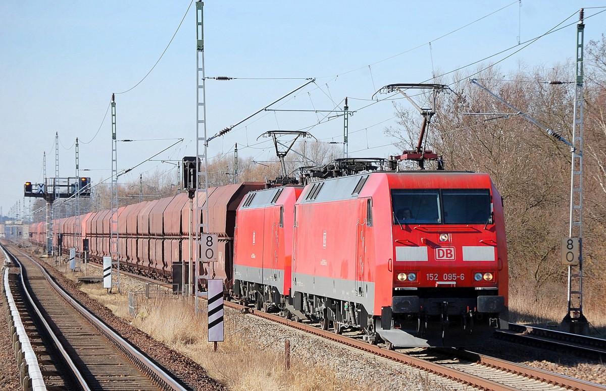 Doppeltrakion 152 095-6 + 152 036-0 mit langem Erzzug am 24.02.14 Mühlenbeck7Mönchmühle b.Berlin.