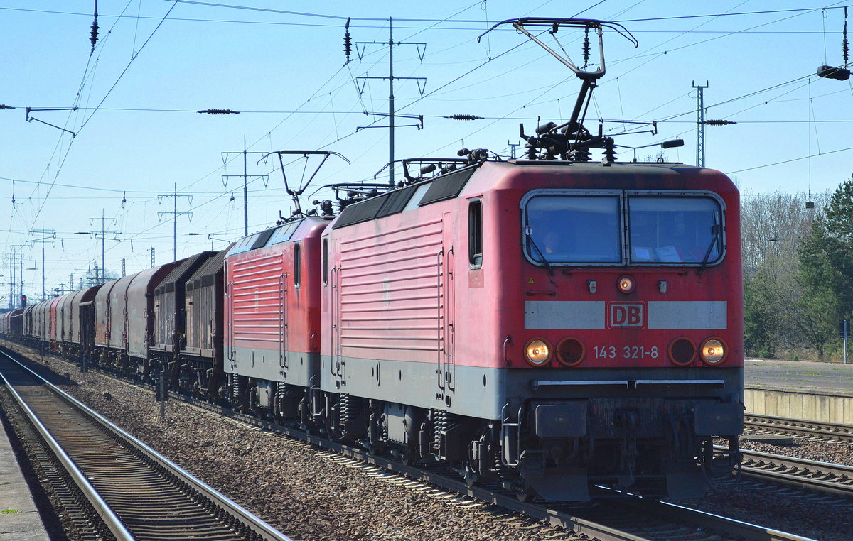 Doppeltraktion 143 321-8 + 143 893-6 mit Coiltransportzug am 28.03.17 Bf. Flughafen Berlin-Schönefeld.