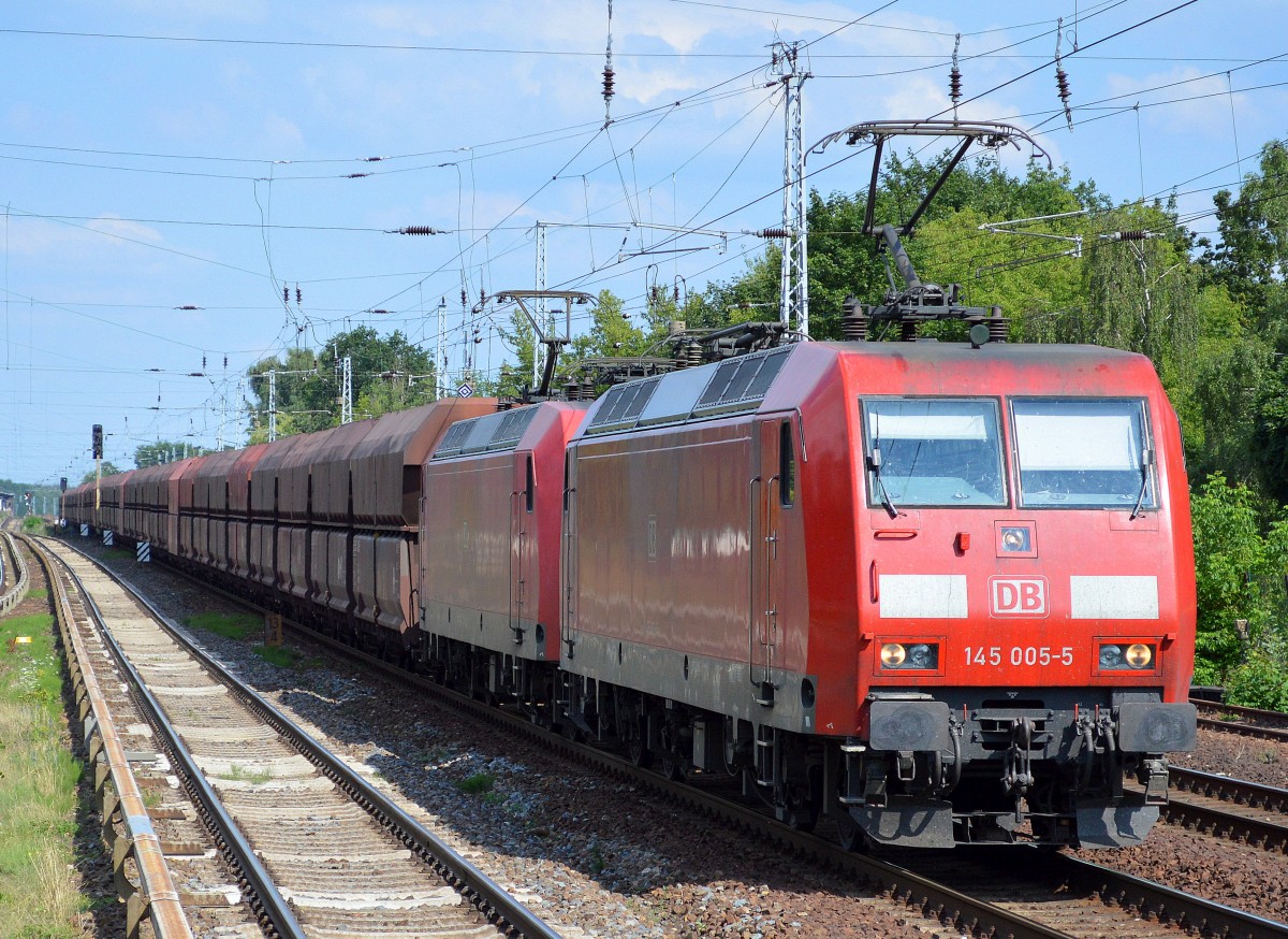 Doppeltraktion 145 005-5 + 145 024-6 mit Erzzug (leer) am 24.07.15 Berlin-Hirschgarten.