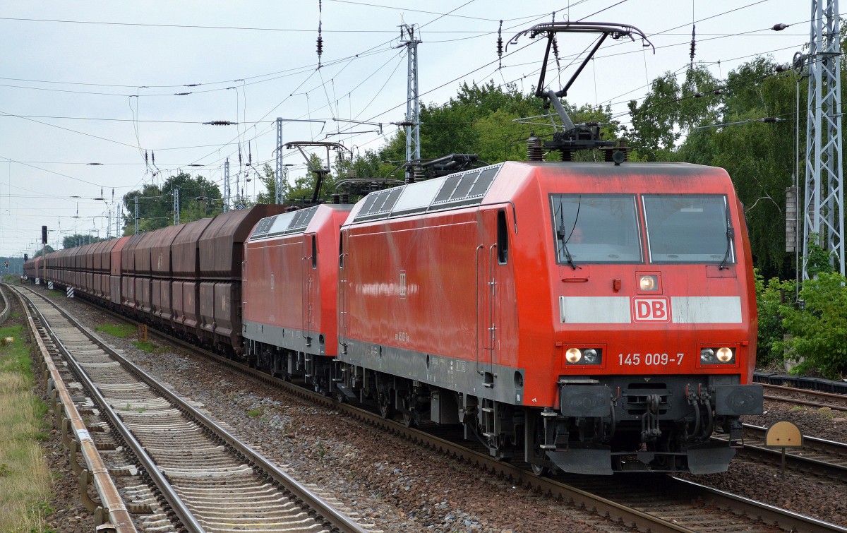 Doppeltraktion 145 009-7 und 145 011-3 mit Ganzzug Schüttgutwagen für Erztransporte am 13.07.15 Berlin-Hirschgarten.