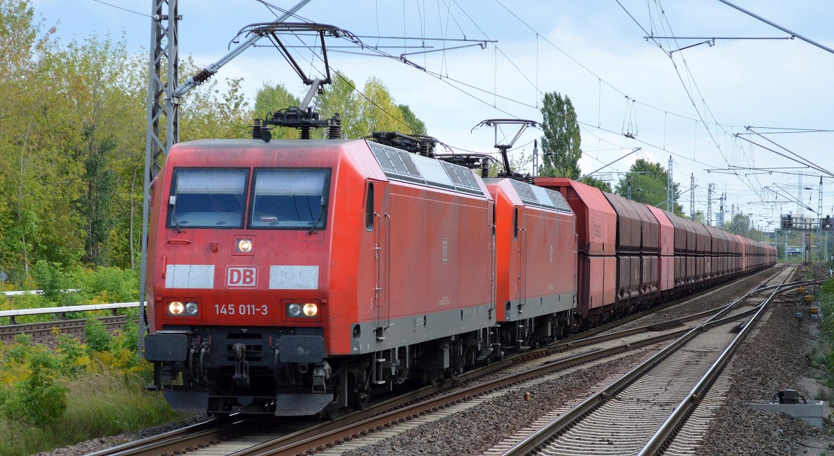 Doppeltraktion 145 011-3 + 145 041-0 mit Erzzug (leer) am 18.09.15 Bhf. Berlin-Hohenschönhausen.