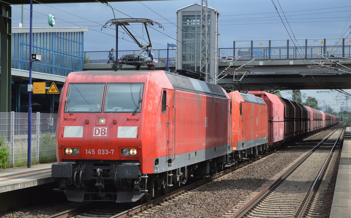 Doppeltraktion 145 033-7 + 185 164-1 mnit Erzzug (leer) Richtung Rostock am 23.06.17 Bf. Berlin-Hohenschönhausen. 