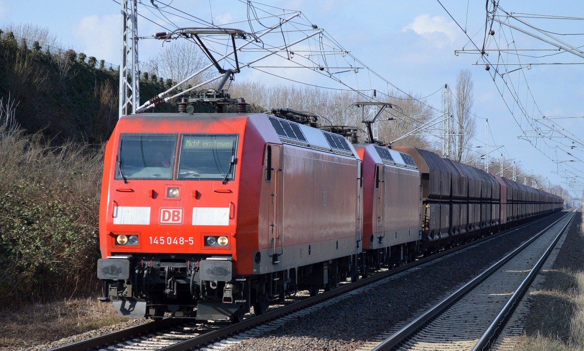 Doppeltraktion 145 048-5 + 145 032-9 mit Erzzug am 04.03.16 Berlin-Hohenschönhausen.