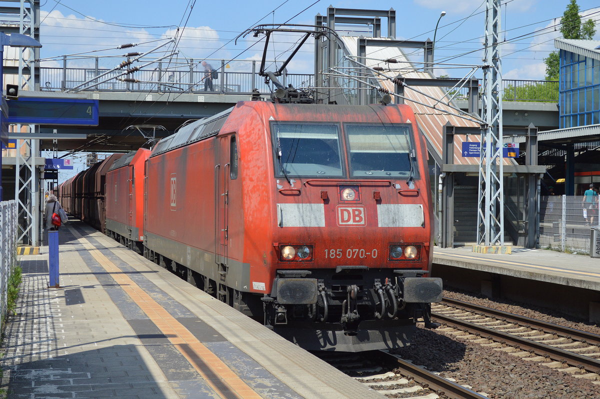 Doppeltraktion 185 070-0 + 185 ???-? mit Erzzug am 23.05.17 Bf. Berlin-Hohenschönhausen.