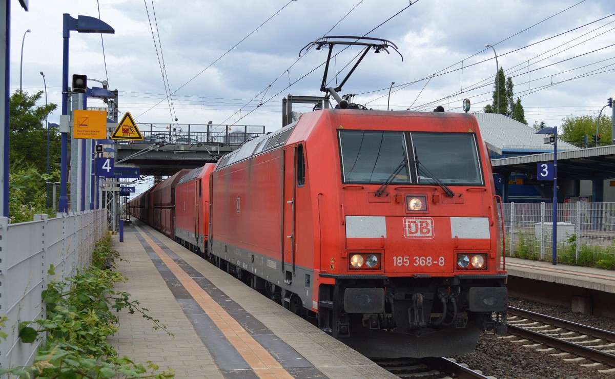 Doppeltraktion 185 368-8 + 185 396-9 mit Erzzug am 16.06.15 Durchfahrt Bhf. Berlin-Hohenschönhausen.