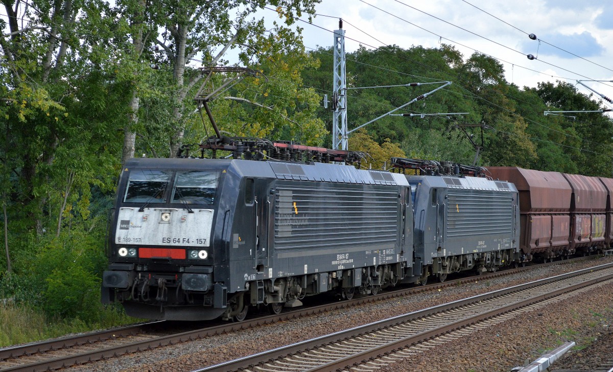 Doppeltraktion mit MRCE Dispoloks E 189-157/ES 64 F4-157 + E 189-457/ES 64 F4-457 für DB Schenker mir Erzzug (leer) Richtung Oranienburg am 10.09.15 Mühlenbeck/Mönchmühle bei Berlin.