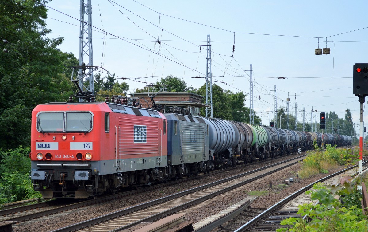 Doppeltraktion RBH 127/143 040-4 + 118/143 028-9 mit Kesselwagenzug Richtung Schwedt am 06.08.14 Berlin-Karow.
