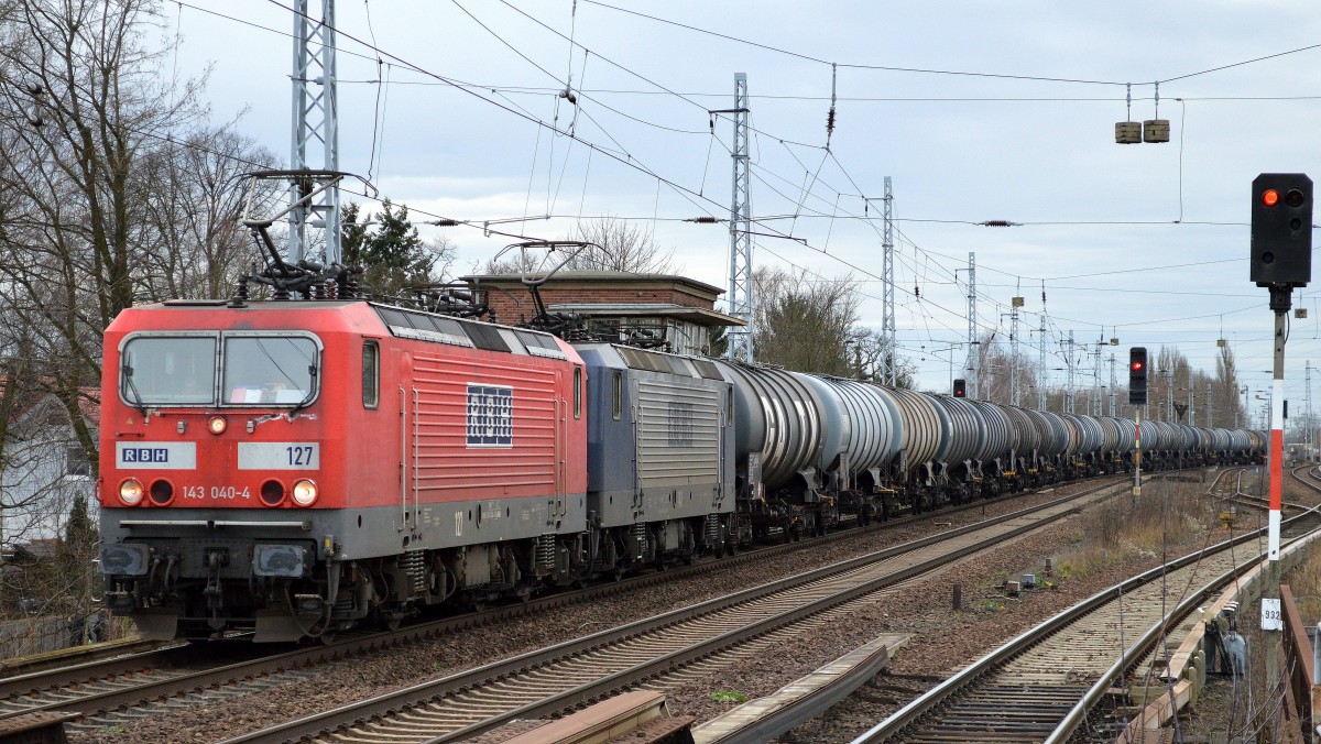 Doppeltraktion RBH 127/143 040-4 + RBH 143/143 143-6 mit Kesselwagenzug Richtung Schwedt am 16.01.15 Berlin-Karow.