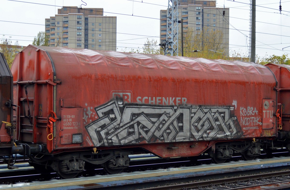 Drehgestell-Flachwagen mit Schiebeplane für Coiltransporte der DB mit der Nr. 31 TEN-RIV 80 D-DB 4680 123-5 Shimmns-ttu 724 am 16.10.14 Berlin Greifswalder Str.