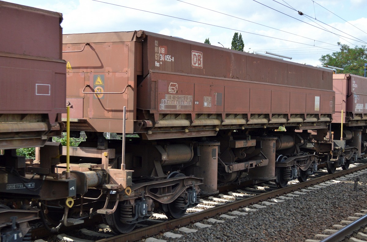 Drehgestell-Schüttgutkippwagen der DB mit der Nr. 82 80 D-DB 6734 055-8 Fas 126 am 18.08.15 Bhf. Berlin-Hohenschönhausen.