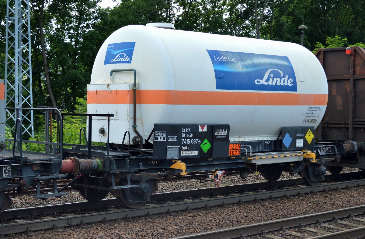 Druckgaskesselwagen der Linde AG mit der Nr. 23 RIV 80 D-LGD 7416 097-5 Zgkks Bf.:Höllriegelskreuth (UN-Nr. 225/1073 = Sauerstoff, tiefgekühlt, flüssig) am 21.07.15 Berlin-Friedrichshagen.