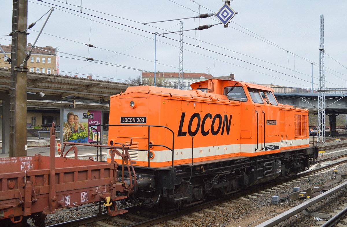 Durchfahrtgleis im Bf. Berlin-Lichtenberg mit der Überführungsfahrt des S-Bahn Viertelzuges 481 417-4 durch LOCON 203 (204 373-5) Richtung S-Bahn Betriebswerk Berlin Fiedrichsfelde am 29.03.17
