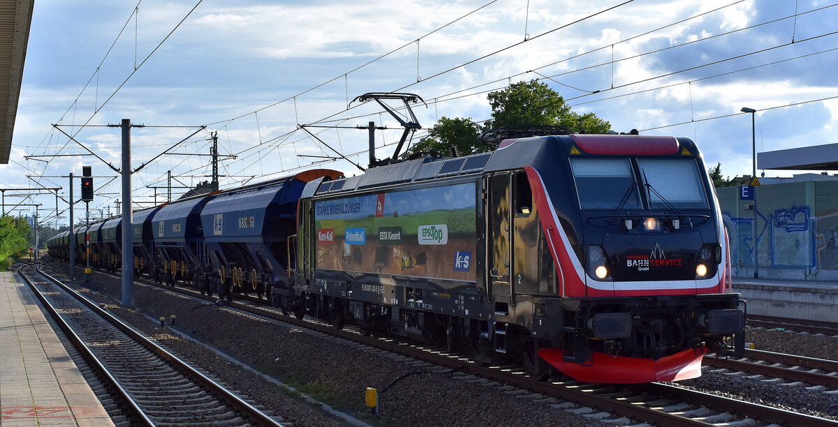 EBS - Erfurter Bahnservice GmbH, Erfurt [D] mit ihrer  187 420-5  [NVR-Nummer: 91 80 6187 420-5 D-EBS] und einem Ganzzug gedeckter Schüttgutwagen am 16.07.25 Höhe Bahnhof Luckenwalde.